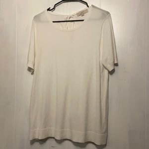 Cute white t shirt and a tie in the back